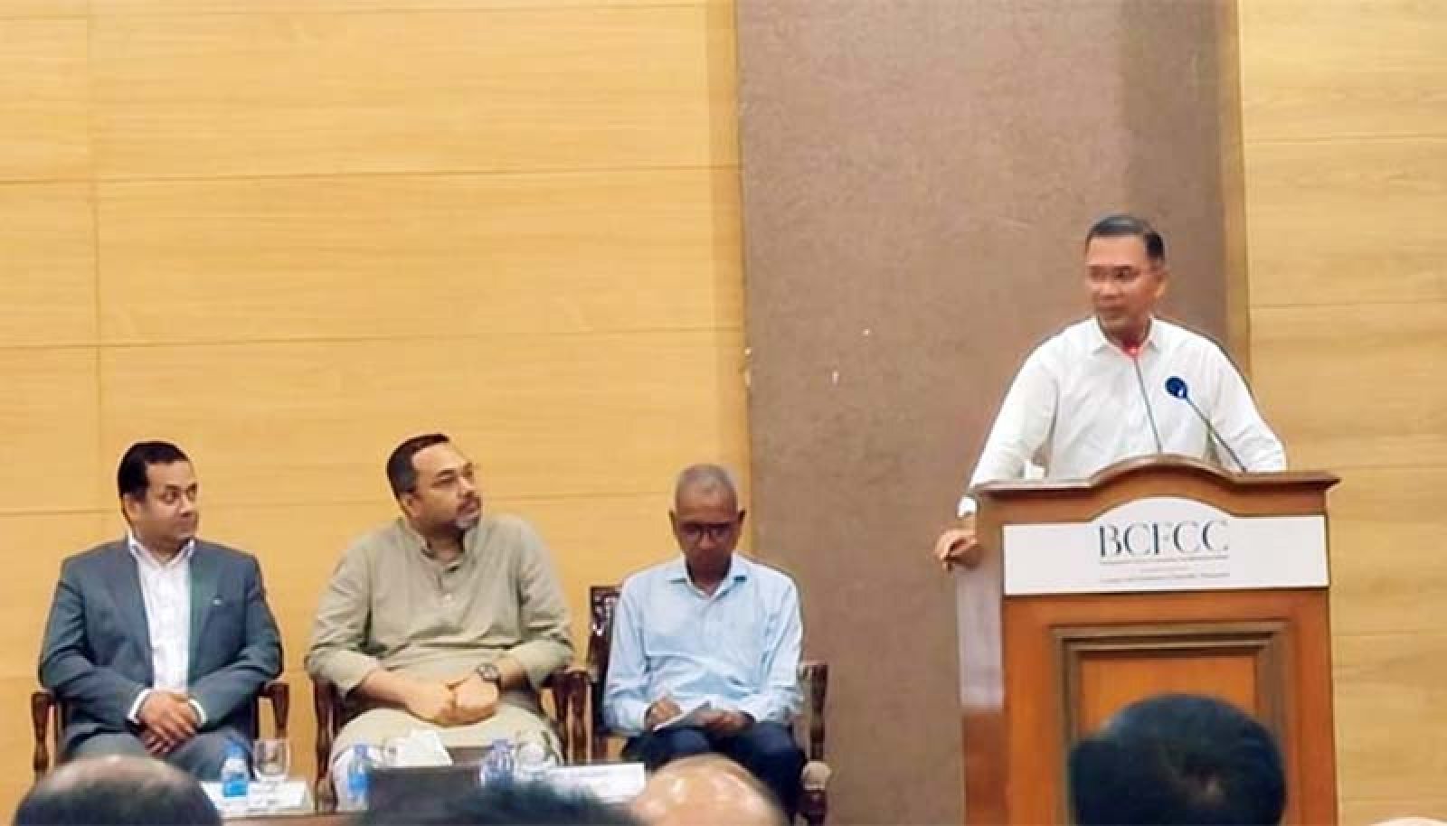 মাদকের সমাধানে বিকল্প পথ খুঁজতে হবে : প্রধানমন্ত্রী