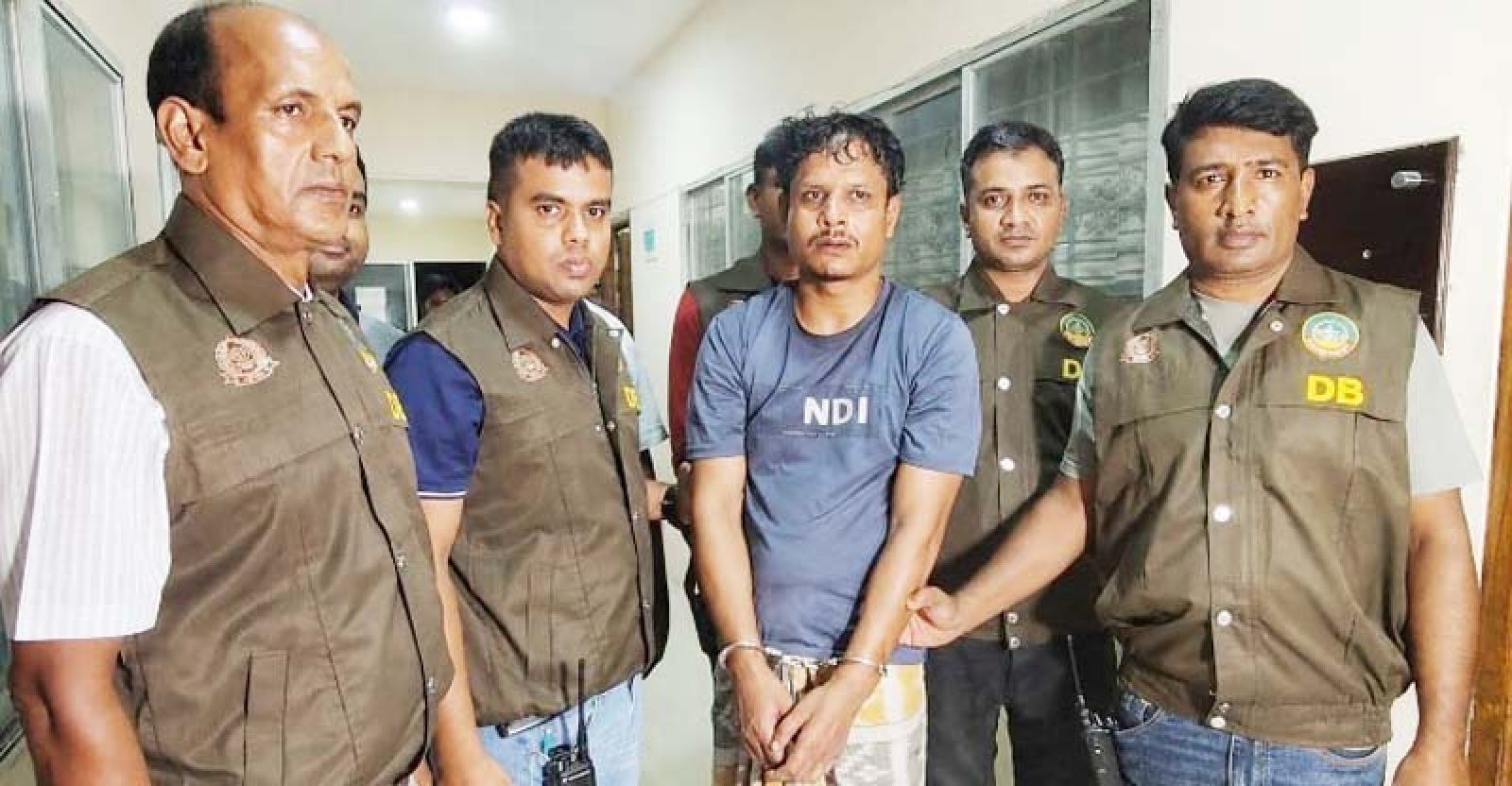 তুচ্ছ ঘটনাকে কেন্দ্র করে দোকান কর্মচারীকে হাতুড়ি দিয়ে পিটিয়ে হত্যা