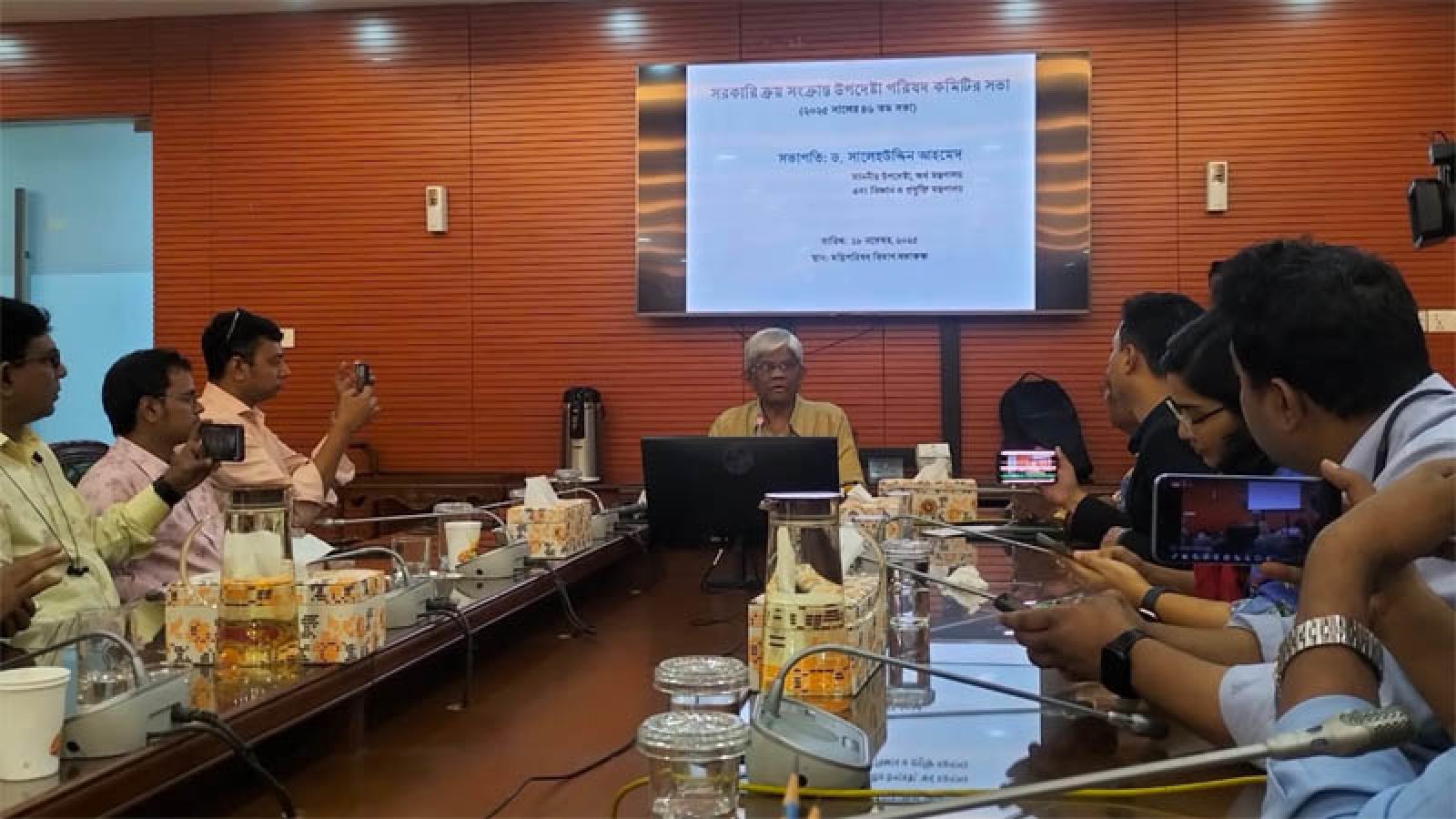 এক কোটি লিটার সয়াবিন, ৪০ হাজার টন ইউরিয়া কিনবে সরকার