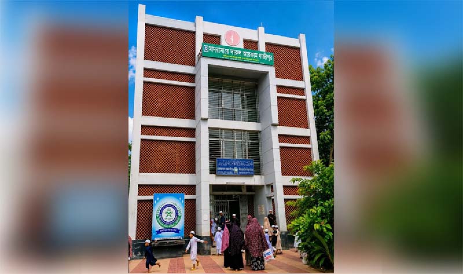 মুক্তিযোদ্ধা কমপ্লেক্সে মাদ্রাসা॥ অনুমতি নিয়ে প্রশ্ন,  তদন্ত দাবি স্থানীয়দের