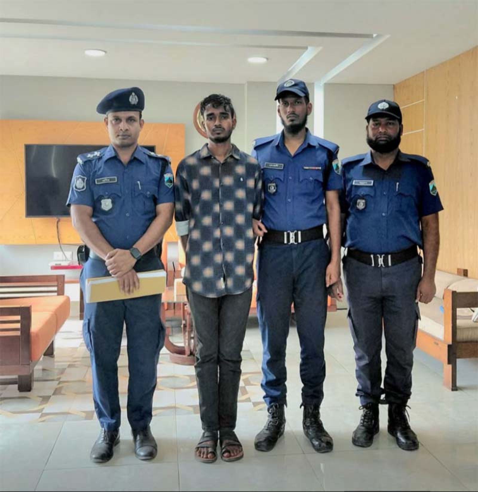 বদলগাছীতে ভ্যানচালক মিঠু হত্যার আসামী রিফাত গ্রেপ্তার