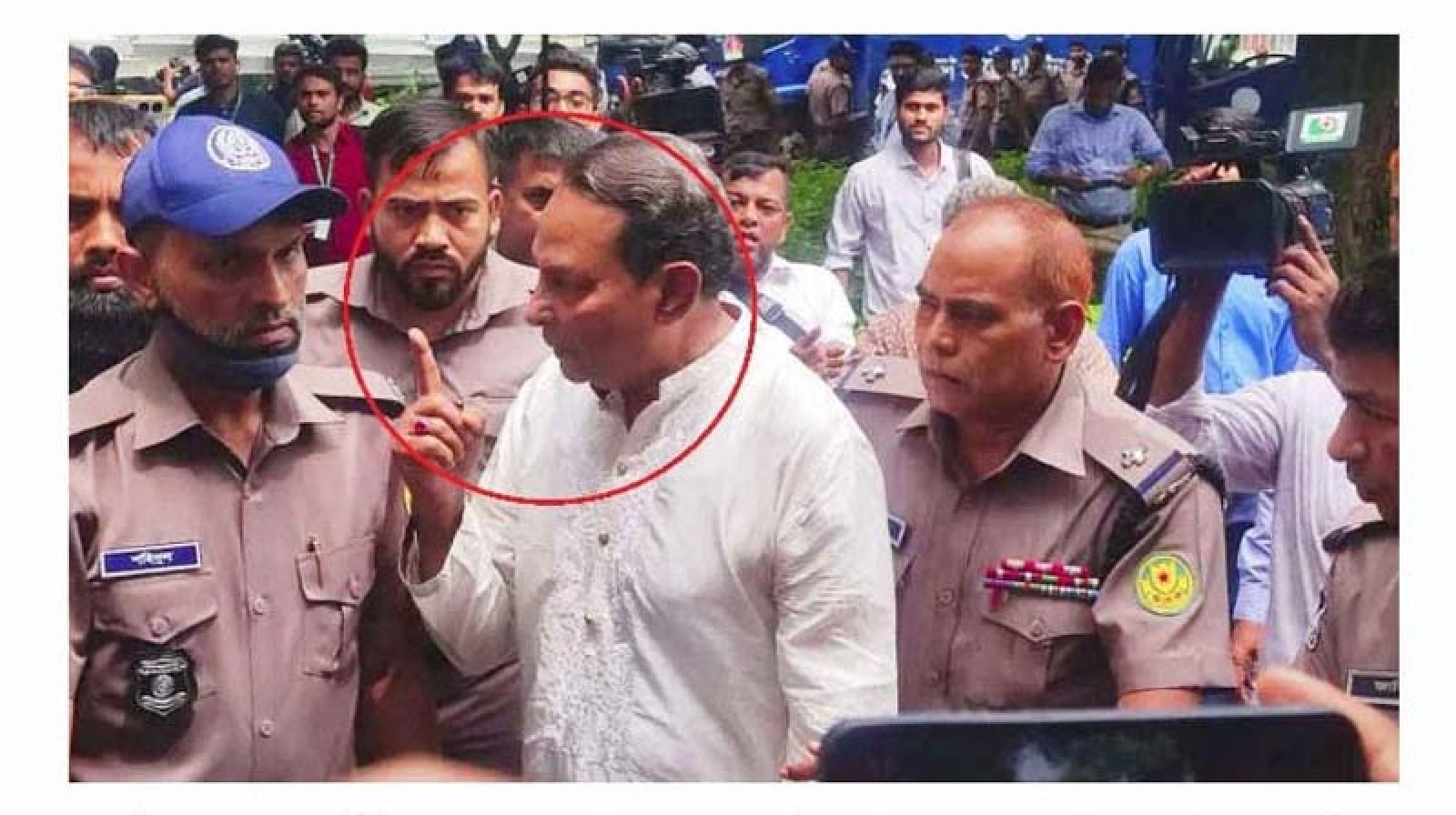 এই হাত ধরবেন না’ পুলিশকে শাসালেন ইনু