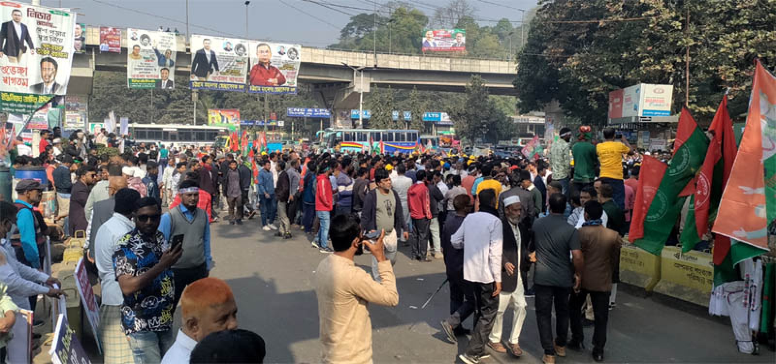 চট্টগ্রামে বিএনপির জনসমাবেশে মানুষের ঢল
