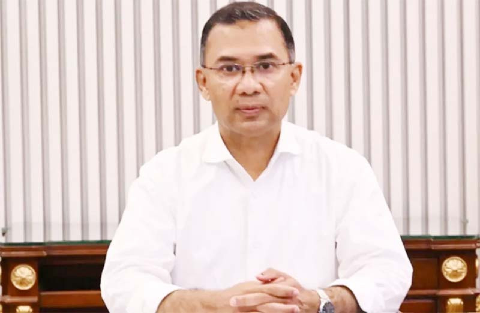 সরকারি অনুষ্ঠানের ব্যানার-বিলবোর্ডে প্রধানমন্ত্রীর ছবি ব্যবহার নিষিদ্ধ