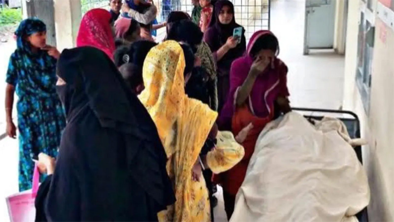 প্রেমের বিয়ে, মেনে না নেওয়ায় ইঁদুর মারার বিষে শেষ পরিণতি দম্পতির