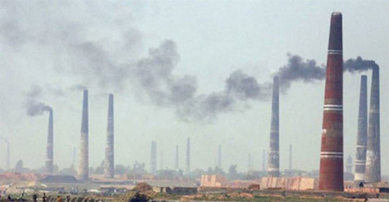 বায়ুদূষণের শীর্ষ অবস্থানে ঢাকা
