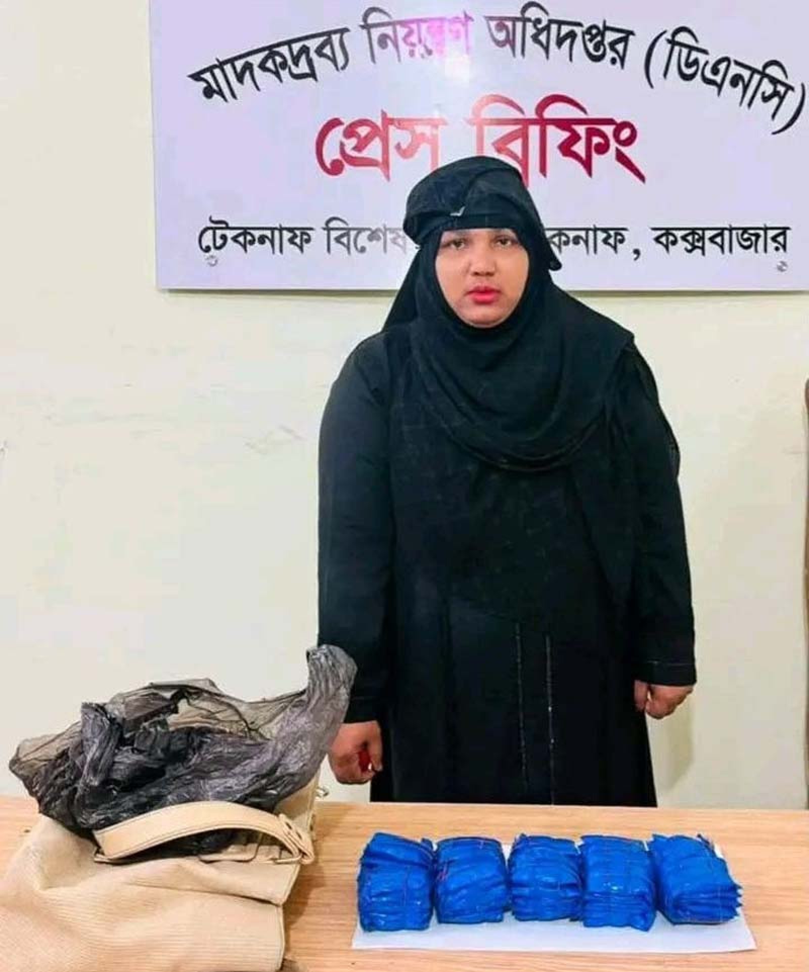 টেকনাফে মাদক নিয়ন্ত্রণের অভিযানে ইয়াবাসহ নারী কারবারি আটক