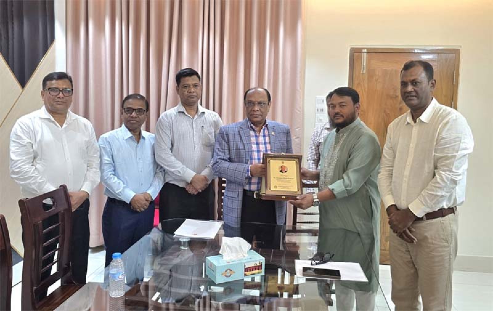 পরিকল্পনা কমিশনের সদস্যের সাথে   রাসিক প্রশাসকের সাক্ষাৎ ও উন্নয়ন প্রকল্প নিয়ে মতবিনিময়
