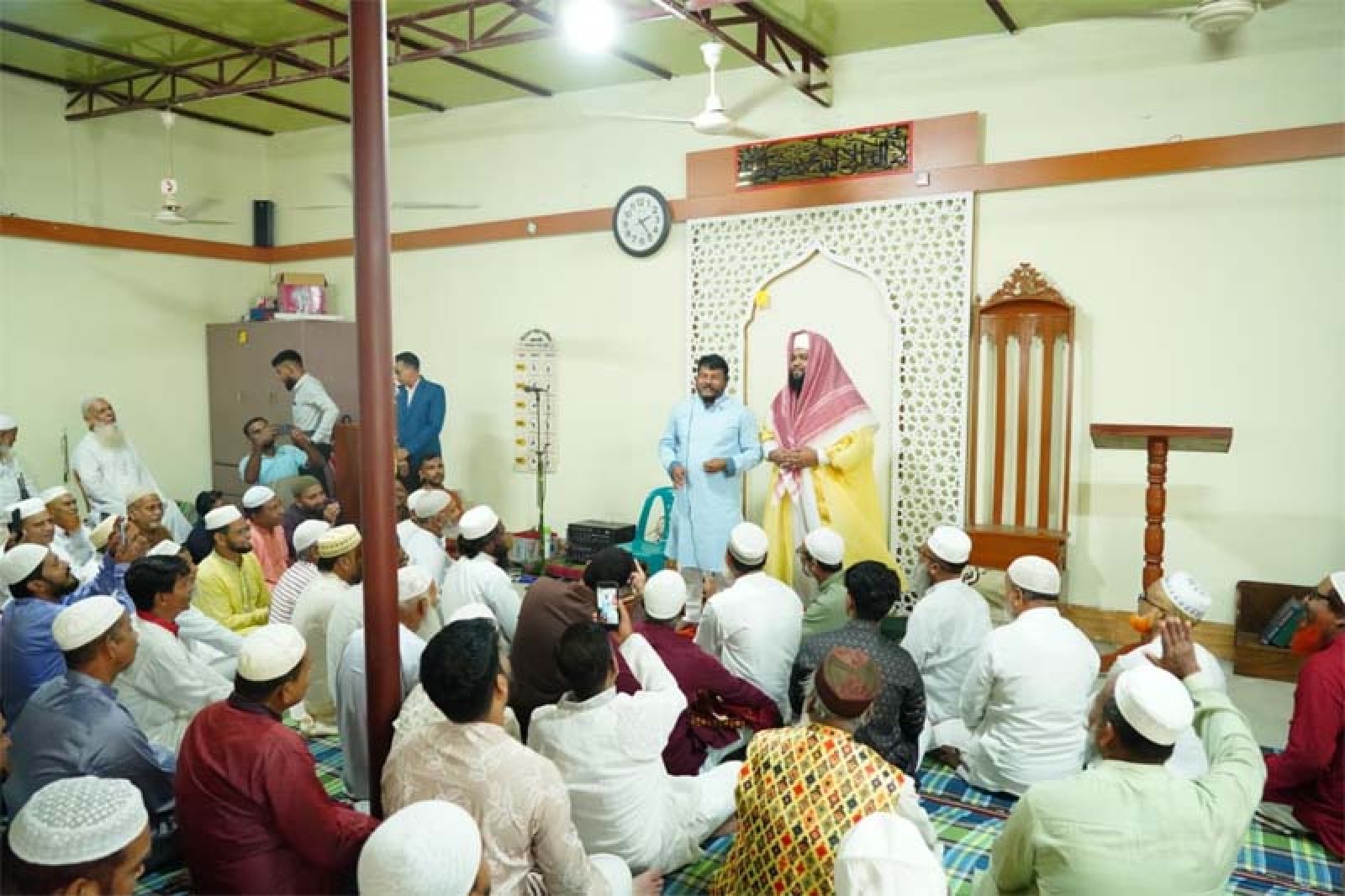 নগরীর ১২৮ বছরের ঐতিহ্যবাহী মীরেরচক জামে মসজিদের নির্মাণাধীন নতুন ভবন বিষয়ে মতবিনিময় সভা