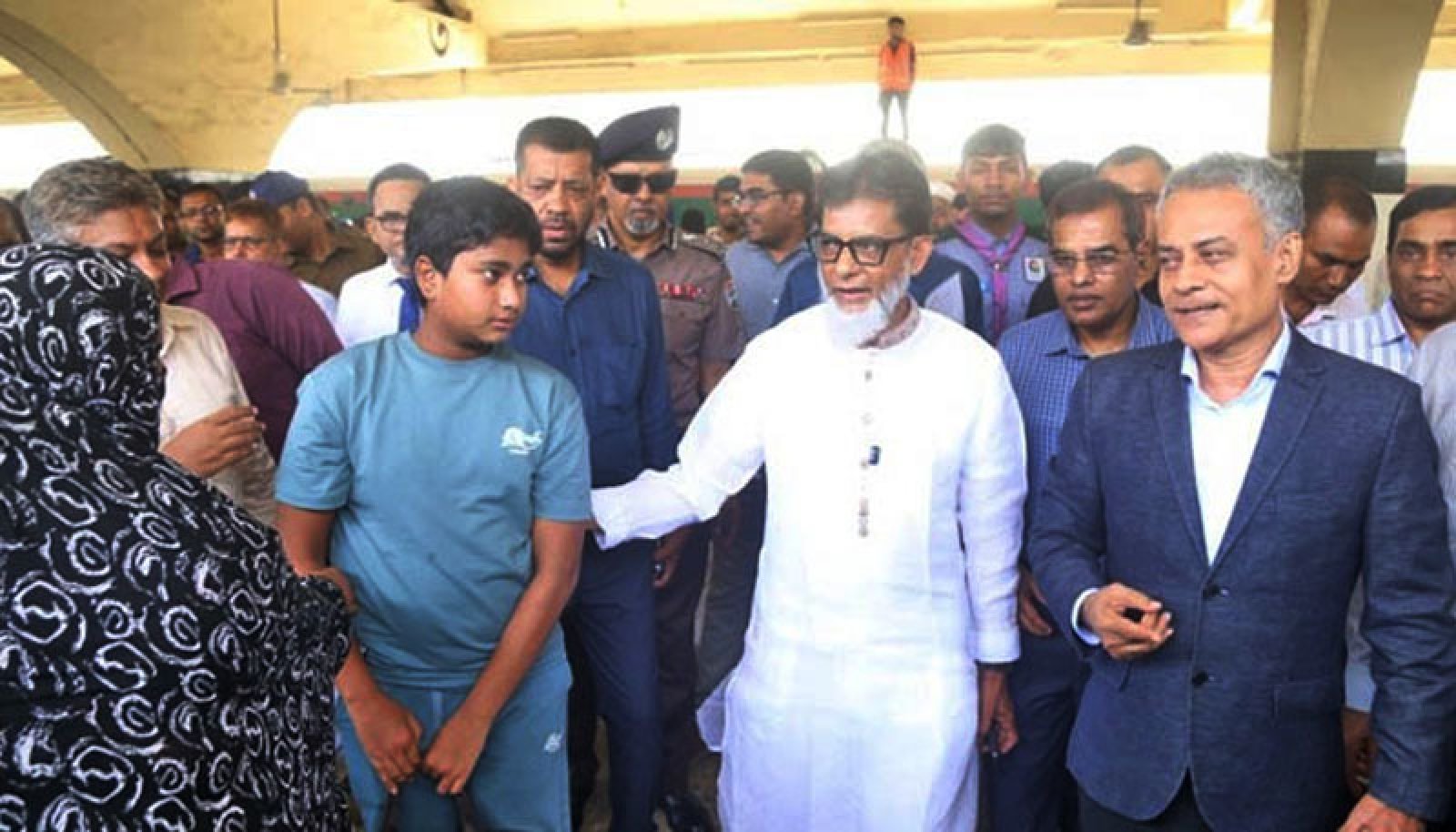 ট্রেন বিলম্বের কারণ জানালেন রেলমন্ত্রী