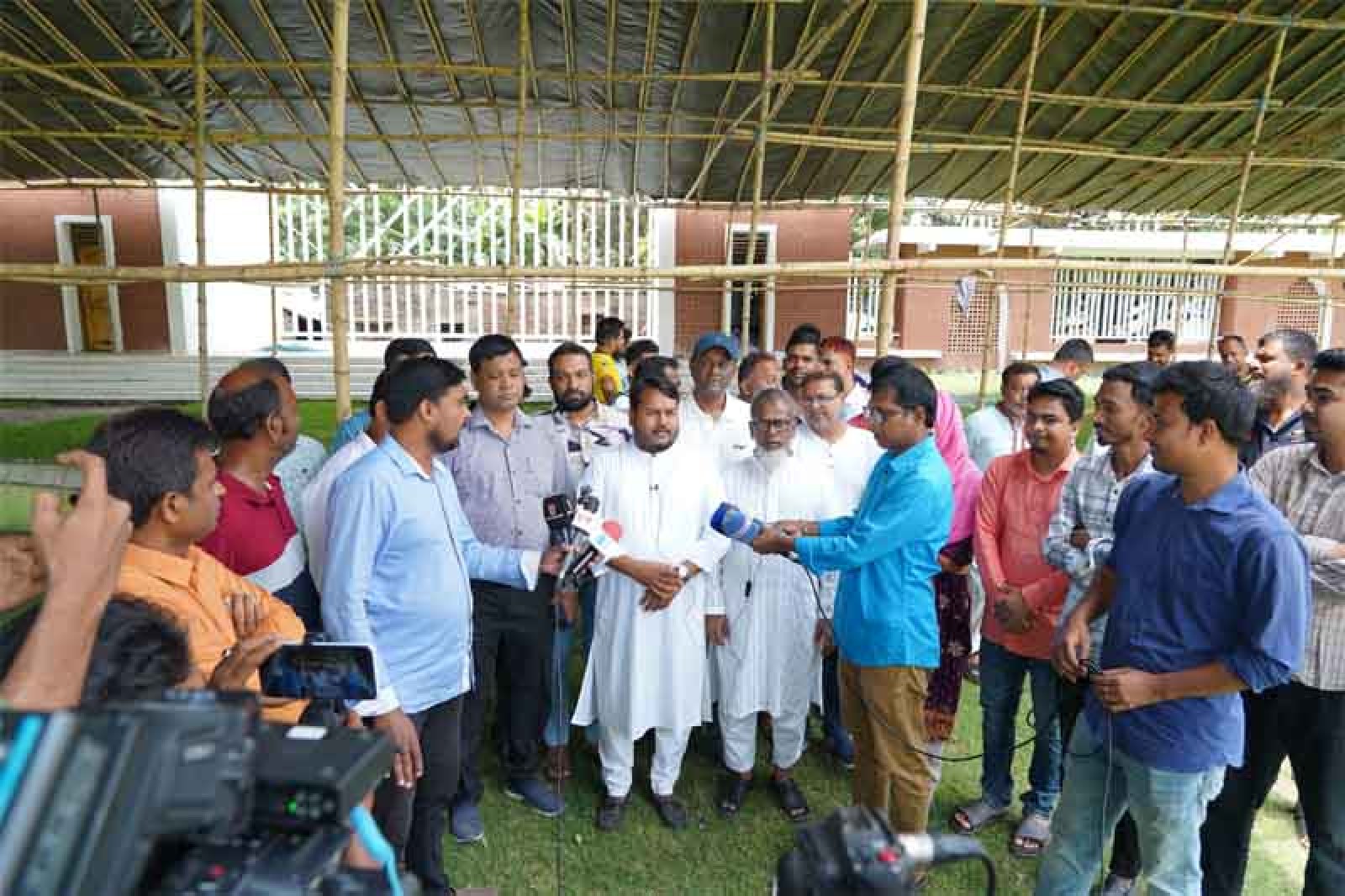 ৬ থেকে ৮ ঘন্টার মধ্যে কোরবানির বর্জ্য অপসারণ করা হবে ঃ রাসিক প্রশাসক