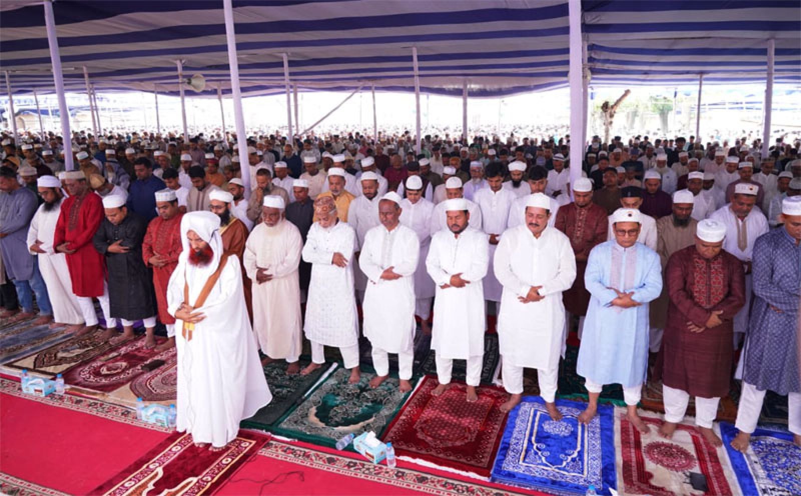 রাজশাহীতে হযরত শাহ মখদুম (র.) কেন্দ্রীয় ঈদগাহ  মাঠে পবিত্র ঈদুল আযহা’র প্রধান জামাত অনুষ্ঠিত