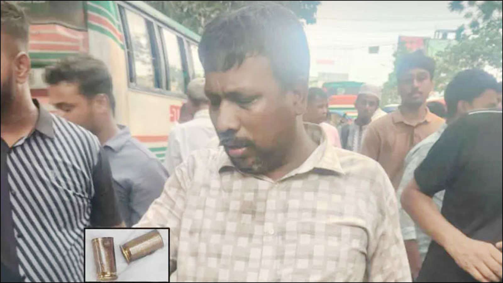 রাজধানীতে ব্যবসায়ীকে গুলি করে ১৭ লাখ টাকা ছিনতাই