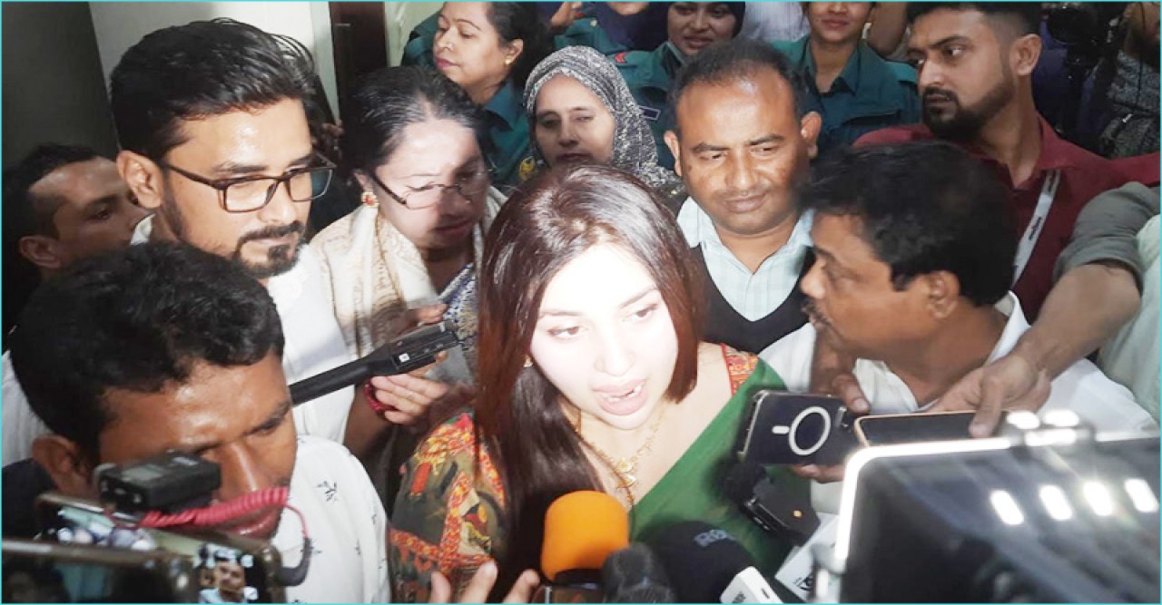 আ.লীগের মনোনয়ন ফরম নিলেন অভিনেত্রী অপু বিশ্বাস