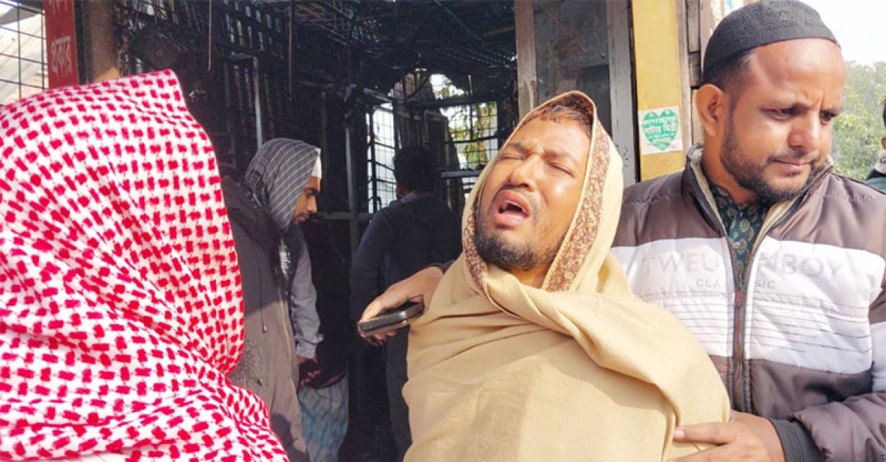 নড়িয়ায় অগ্নিকাণ্ডে ৬টি দোকানের মালামাল পুড়ে ছাই