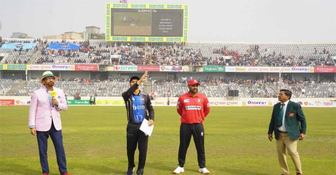 টসে জিতে সাকিবদের ব্যাটিংয়ে পাঠালেন তামিম