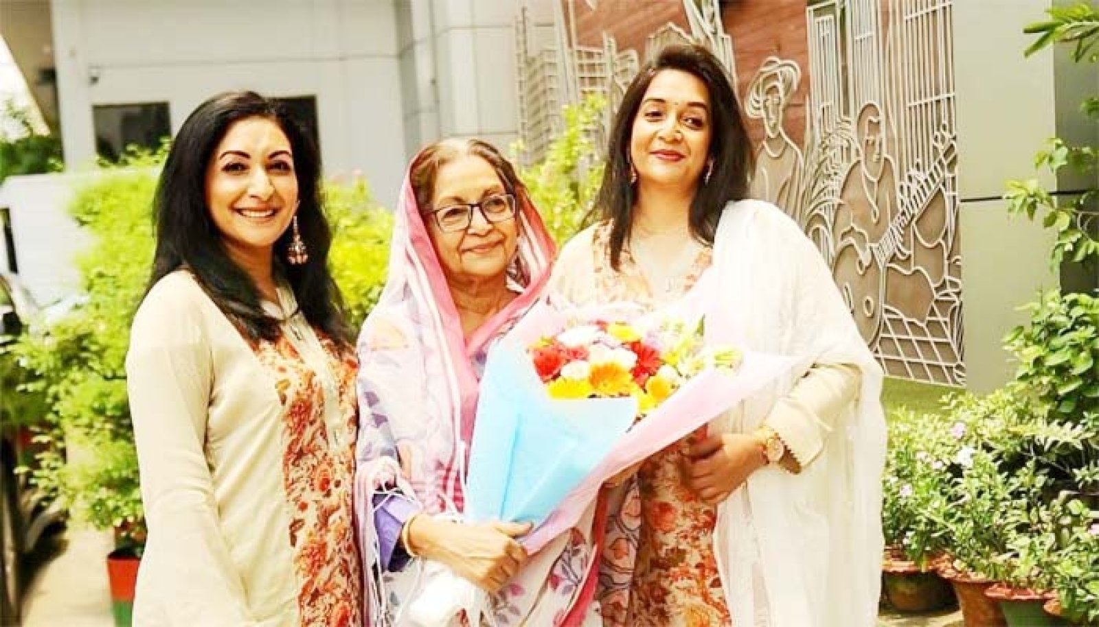 জন্মদিনে দিলারা জামান : মেয়েকে কাছে পেয়েছি, এটাই আনন্দের