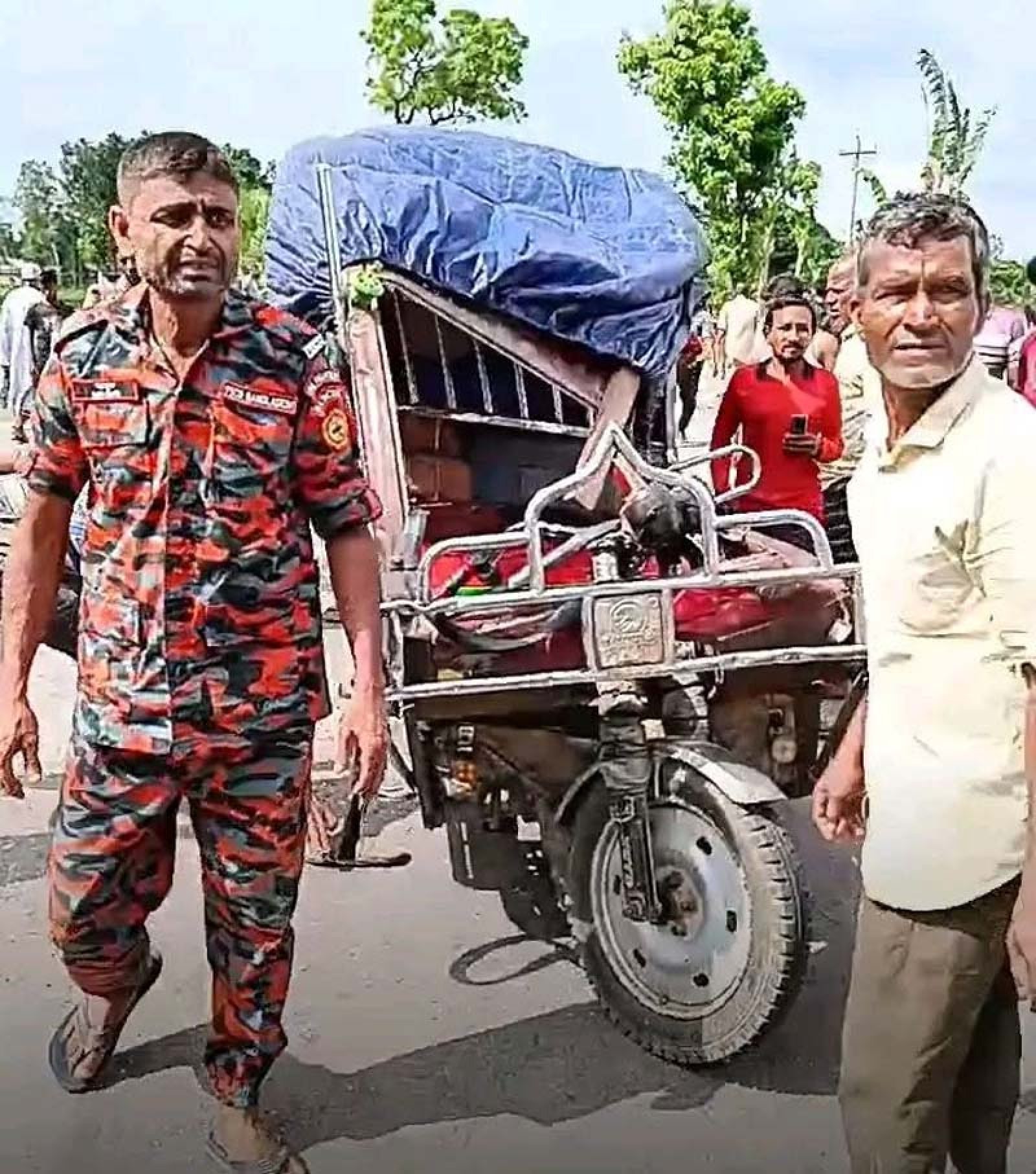 বোদায় ট্রাক তেললড়ীর ধাক্কায় ইজিবাইক চালক নিহত, আহত ৩