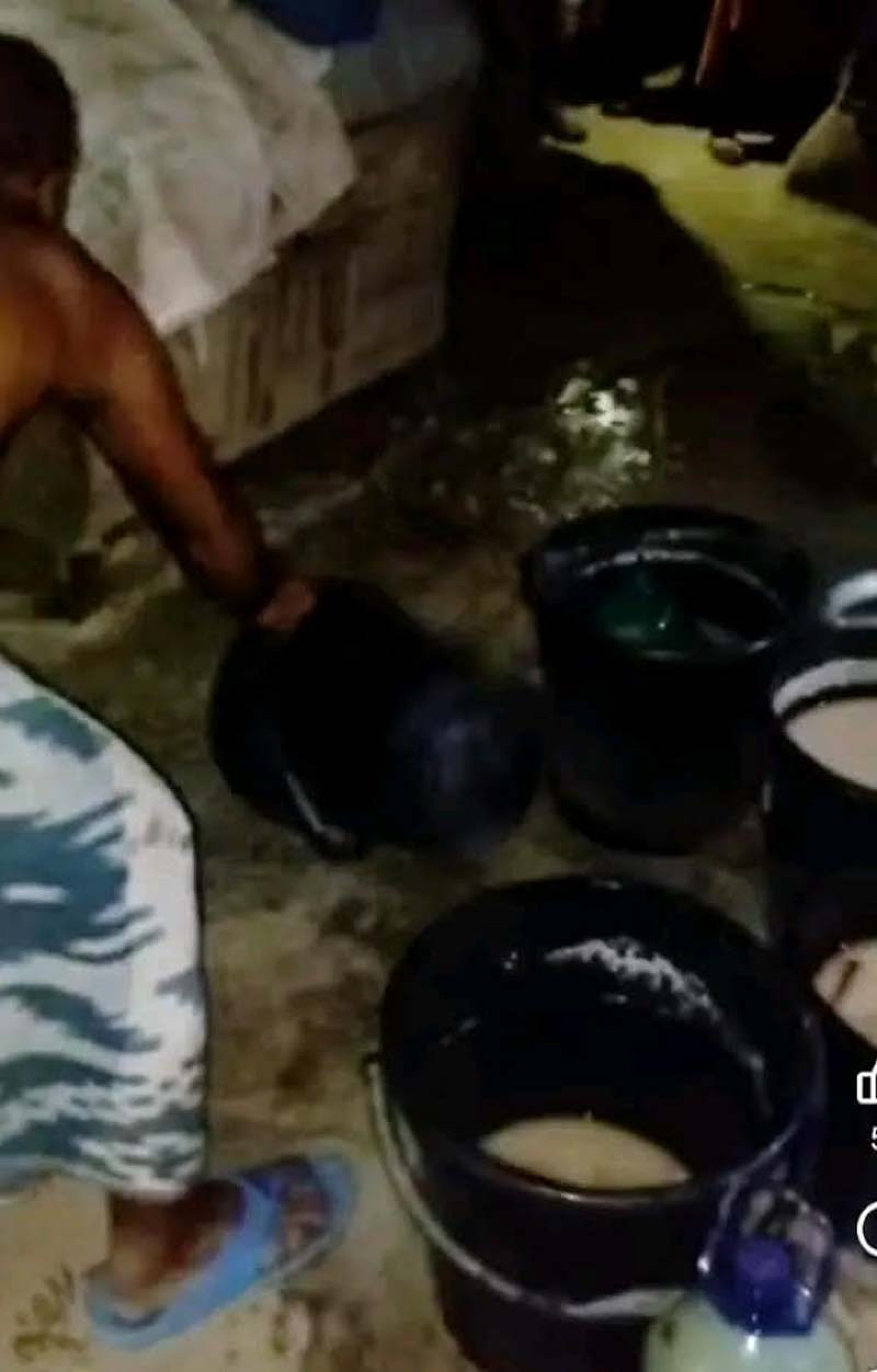 নিয়ামতপুরে চোলাই মদ তৈরির উপকরণসহ গ্রেপ্তার ১