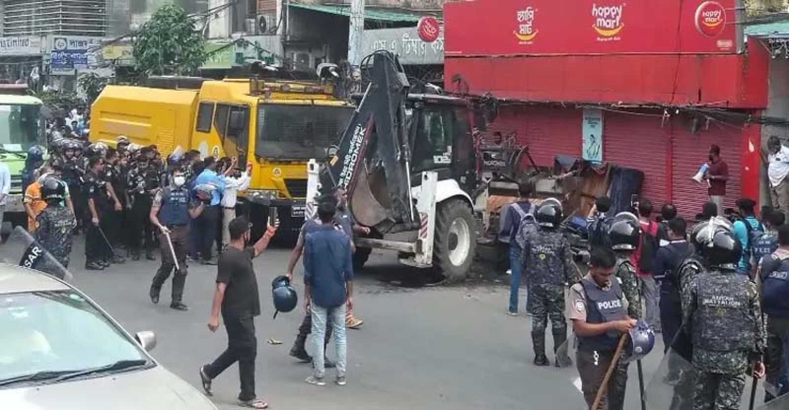 মিরপুরে ধাওয়া-পাল্টাধাওয়া-সংঘর্ষের পর আবারও উচ্ছেদ অভিযান শুরু