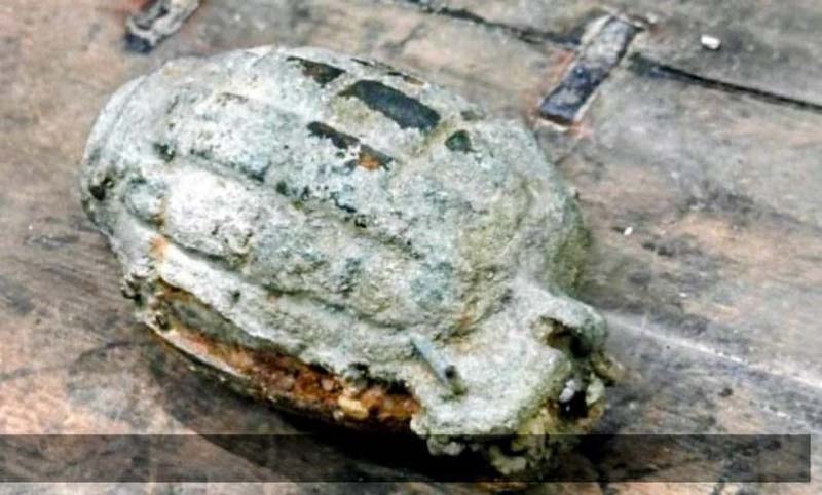 জেলের জালে উঠে আসলো বোমা