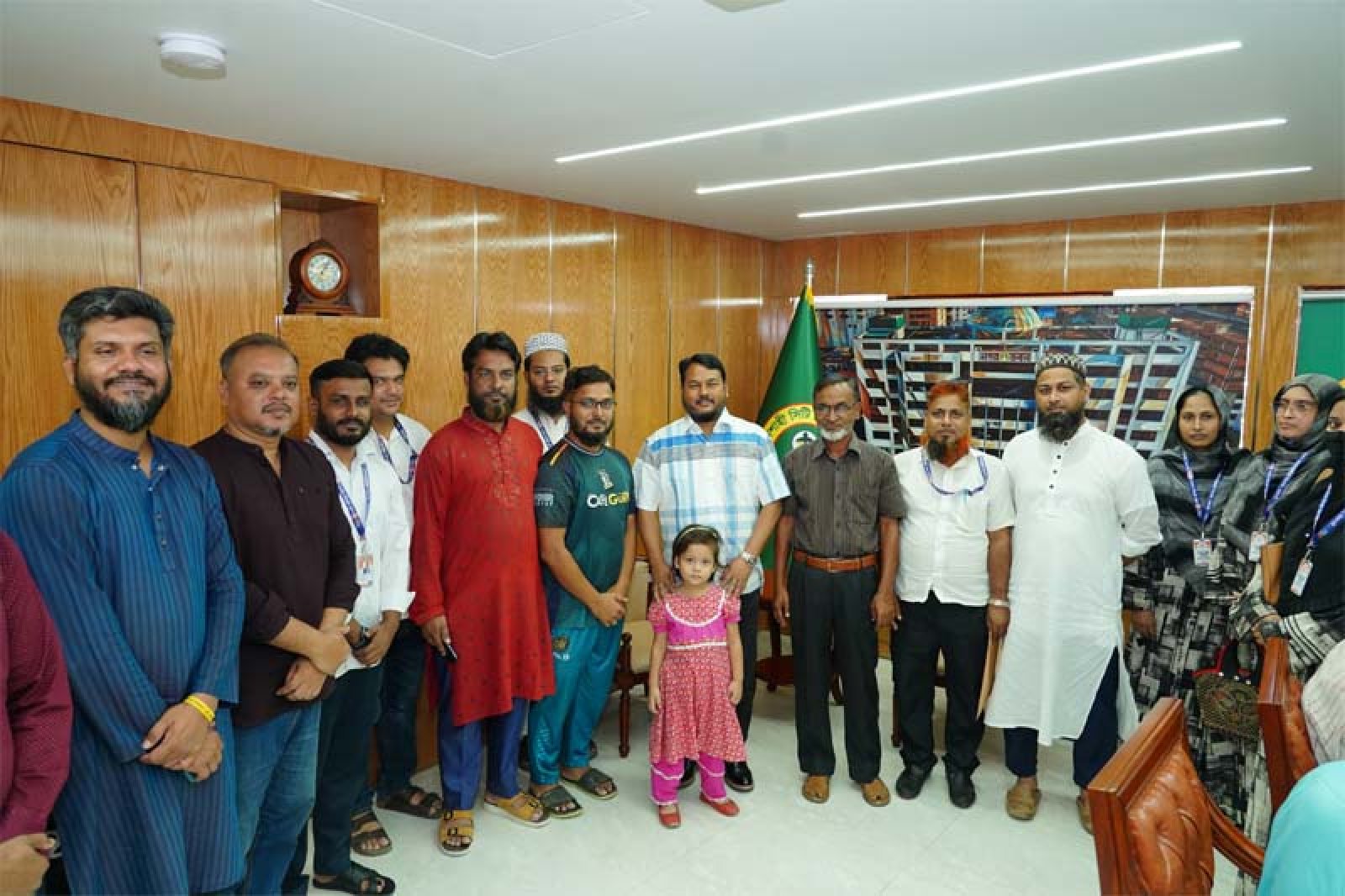 রাসিক প্রশাসকের সাথে হাজী জলিলুর রহমান প্রাথমিক  বিদ্যালয় কমিটির সদস্যবৃন্দের সৌজন্য সাক্ষাৎ