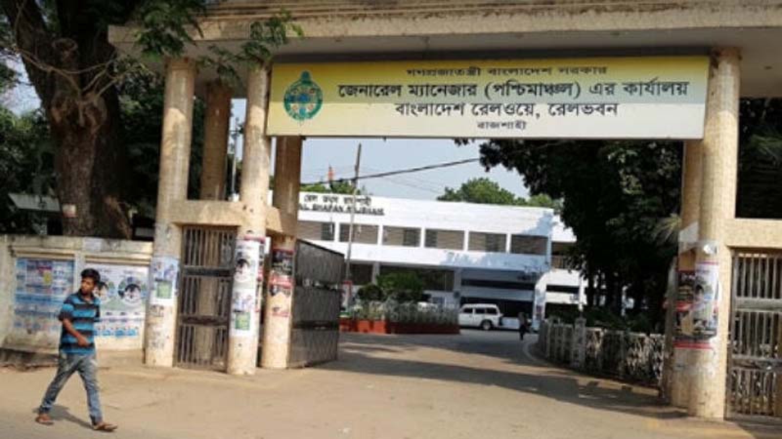 রাবি শিক্ষার্থীদের ট্রেন অবরোধে রেলেওয়ের ক্ষতি ৩৫ লাখ টাকা, ভোগান্তিতে ২০ হাজার যাত্রী