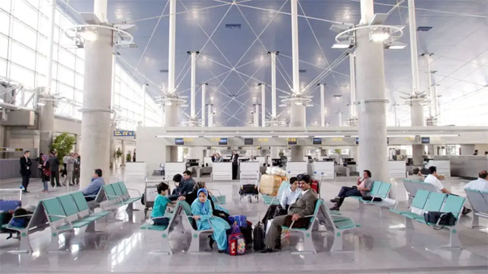 ২ মাস পর নিজেদের প্রধান আন্তর্জাতিক বিমানবন্দর খুলল ইরান