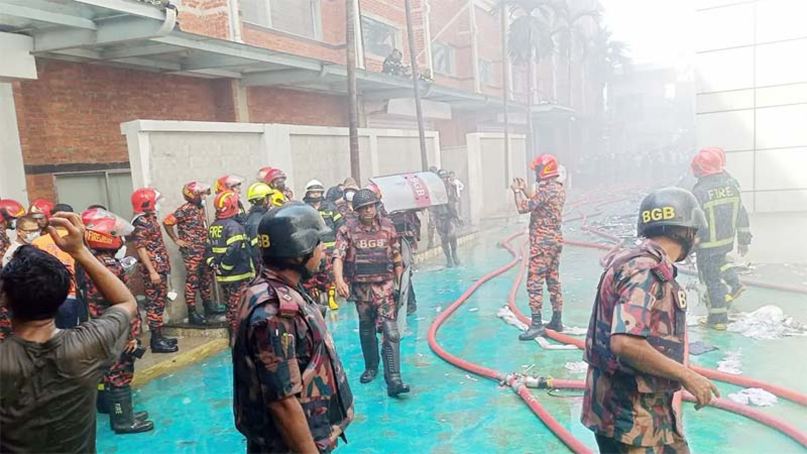 ওষুধ কারখানায় লাগা আগুন চার ঘণ্টা পর নিয়ন্ত্রণে