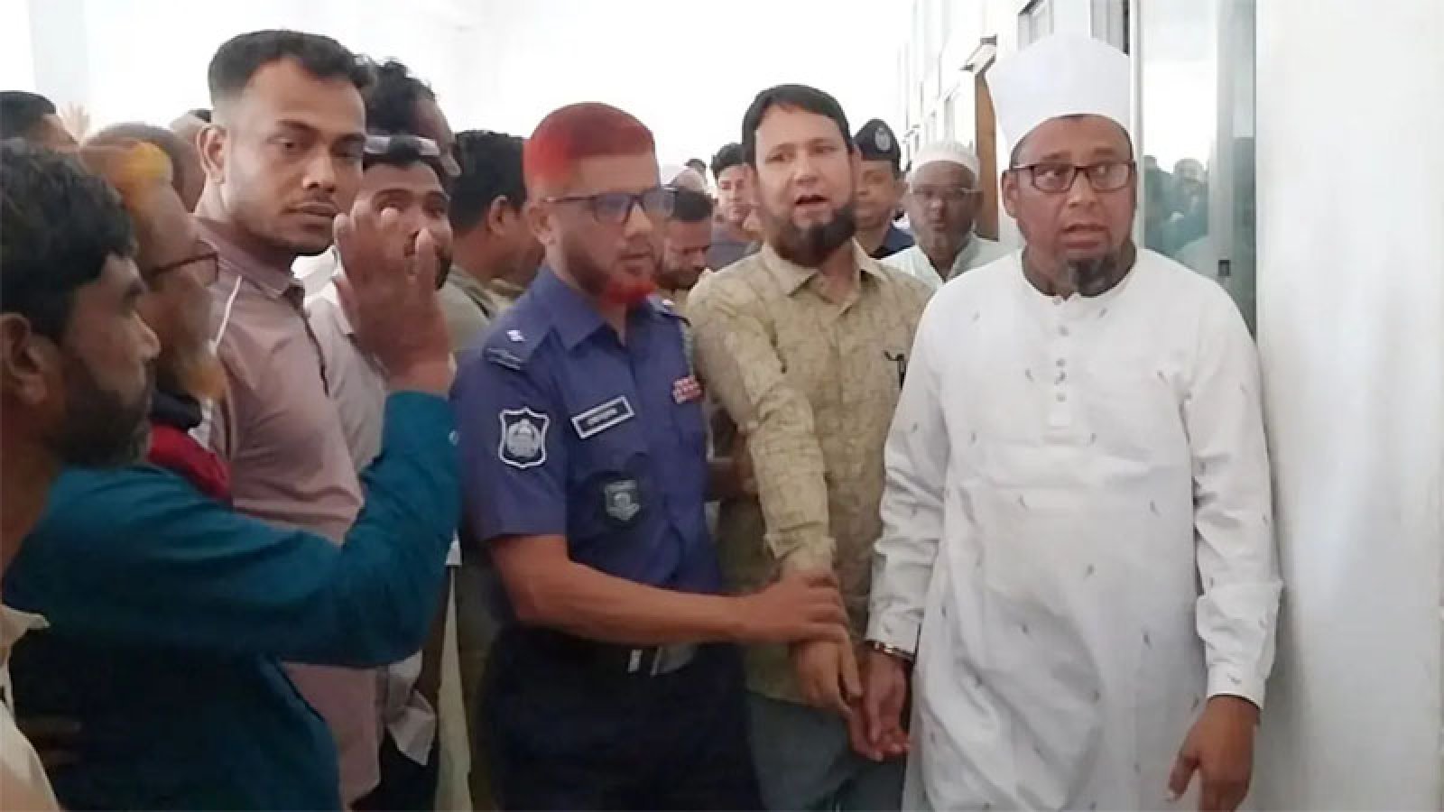 জয়পুরহাটে ৩ ইউপি চেয়ারম্যানসহ আ.লীগ-যুবলীগের ৭ নেতা কারাগারে