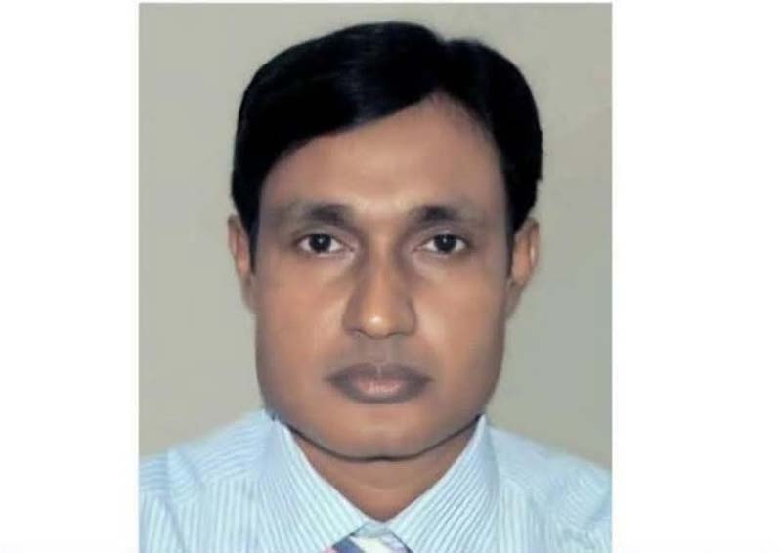 প্রধানমন্ত্রীকে জড়িয়ে ধরতে যাওয়ায় রাজশাহীর বিভাগীয় কমিশনারকে প্রত্যাহার