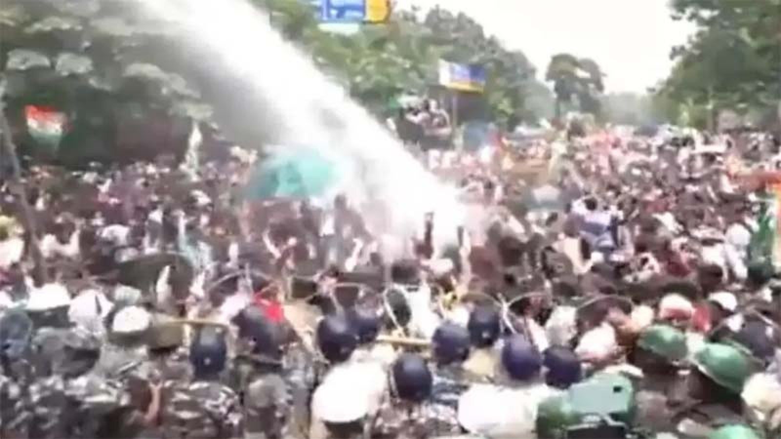 প্রশ্নফাঁসের অভিযোগে আবারও উত্তাল ভারত
