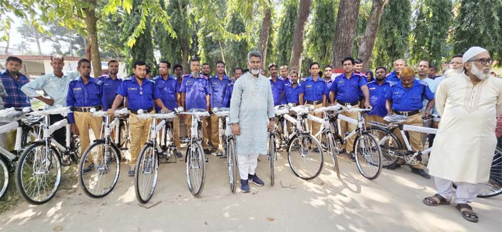 বদলগাছীতে ৬৩ গ্রাম পুলিশের মাঝে বিনামূল্যে বাইসাইকেল বিতরণ