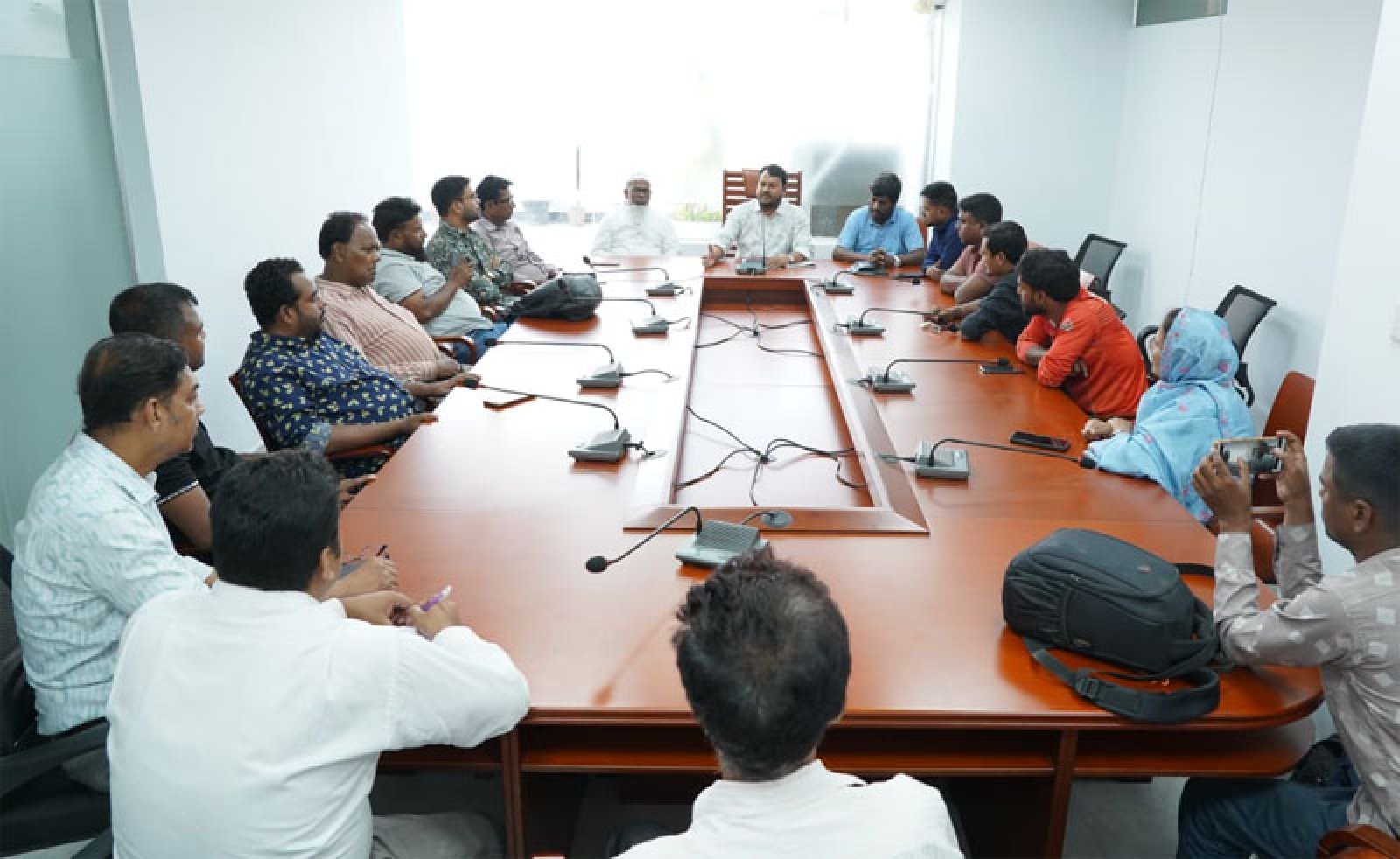রাজশাহী সিটি প্রেস ক্লাবের নেতৃবৃন্দের সাথে মতবিনিময়কালে রাসিক প্রশাসক