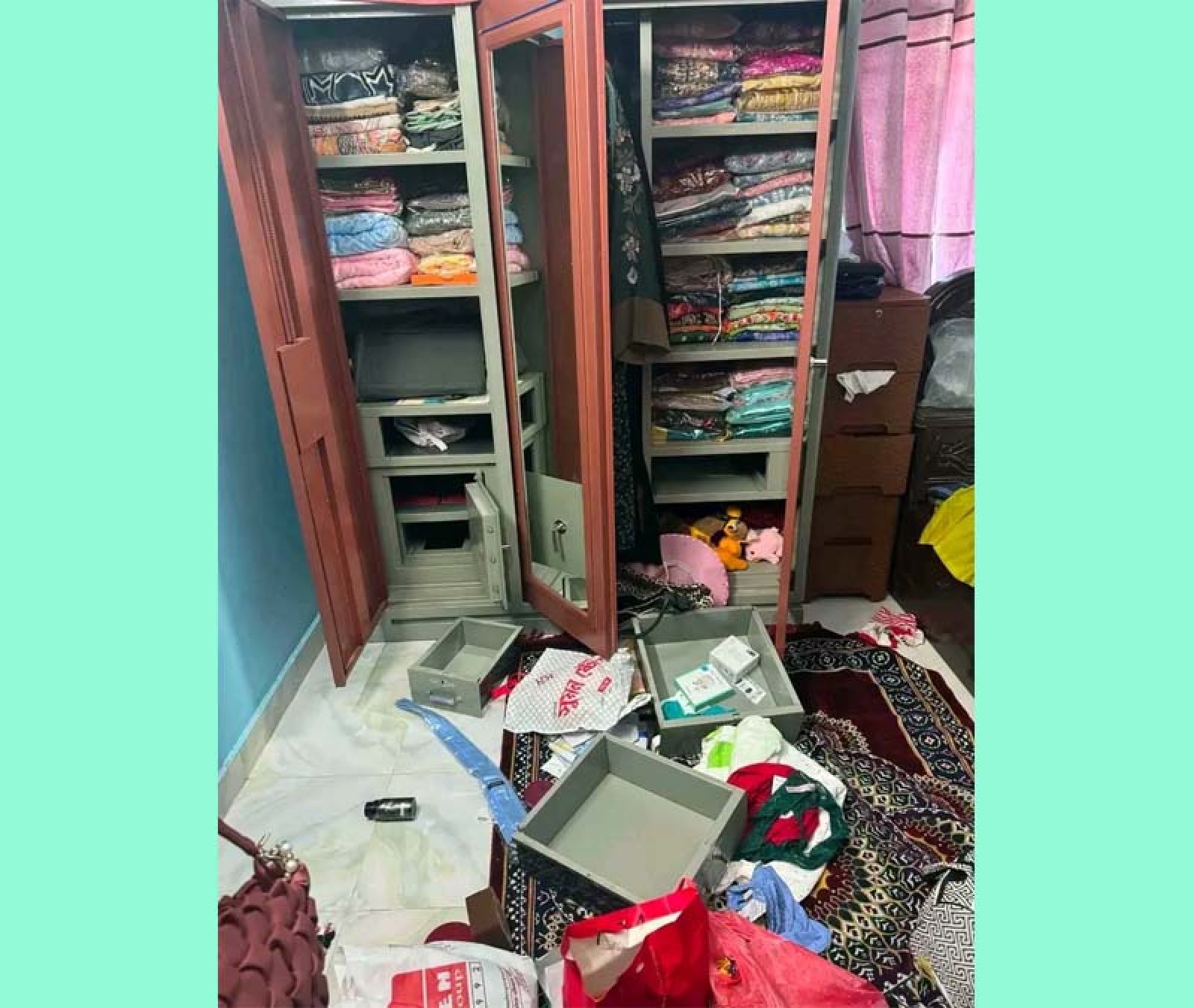 দক্ষিণ মিঠাছড়িতে প্রবাসী বিএনপি নেতার বাড়িতে ডাকাতি