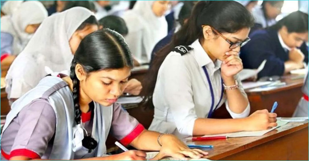 এসএসসি ও সমমানের পরীক্ষা চলছে