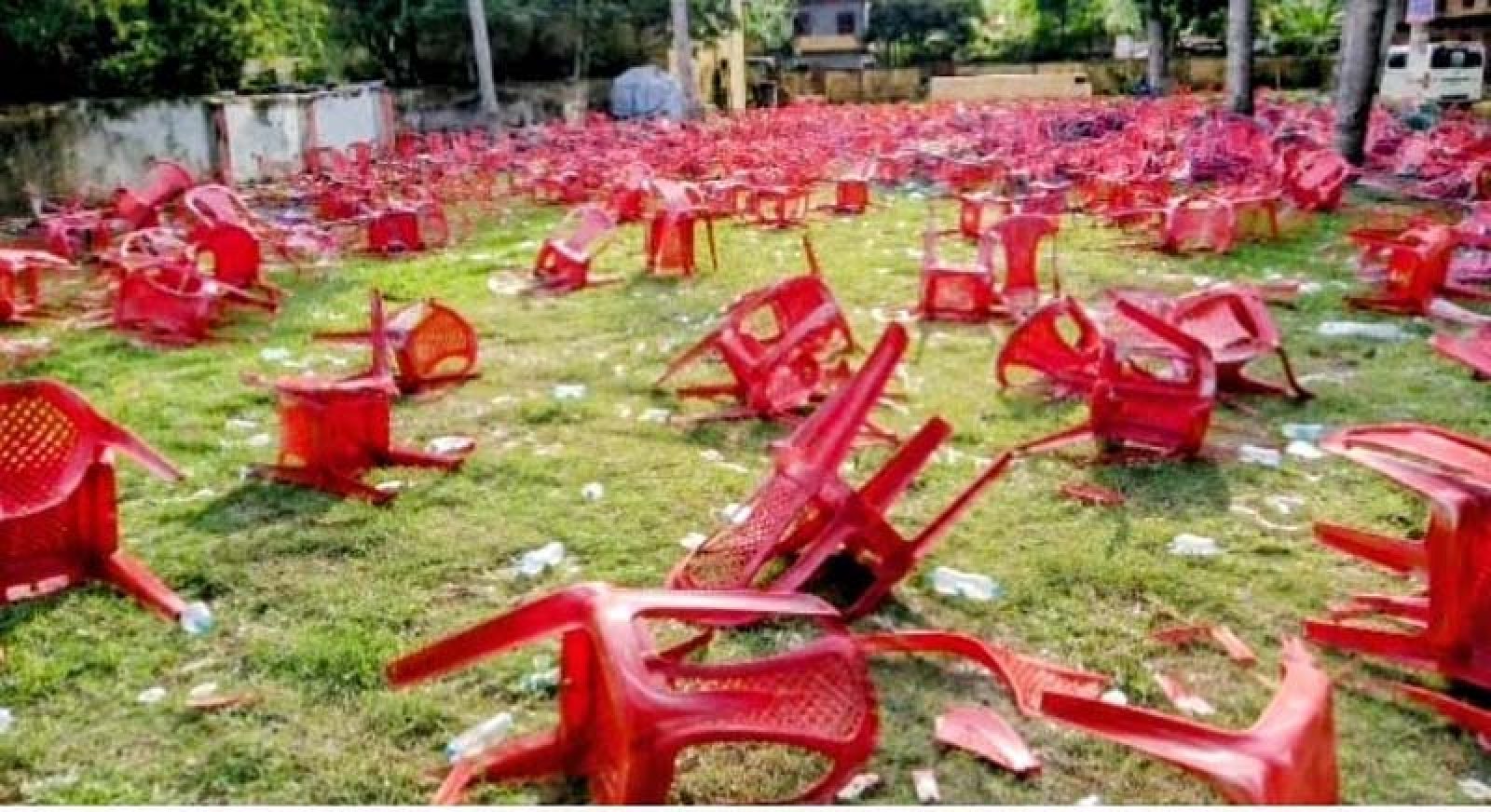 বক্তব্য দিতে না দেওয়ায় বিএনপির প্রতিষ্ঠাবার্ষিকীর সমাবেশে চেয়ার ছোড়াছুড়ি
