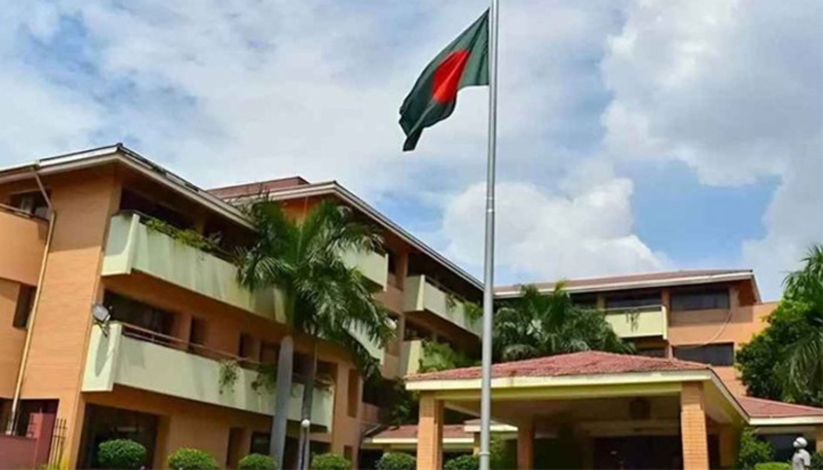 দিল্লিতে ভারতীয়দের ভিসা দেওয়া শুরু করল বাংলাদেশ
