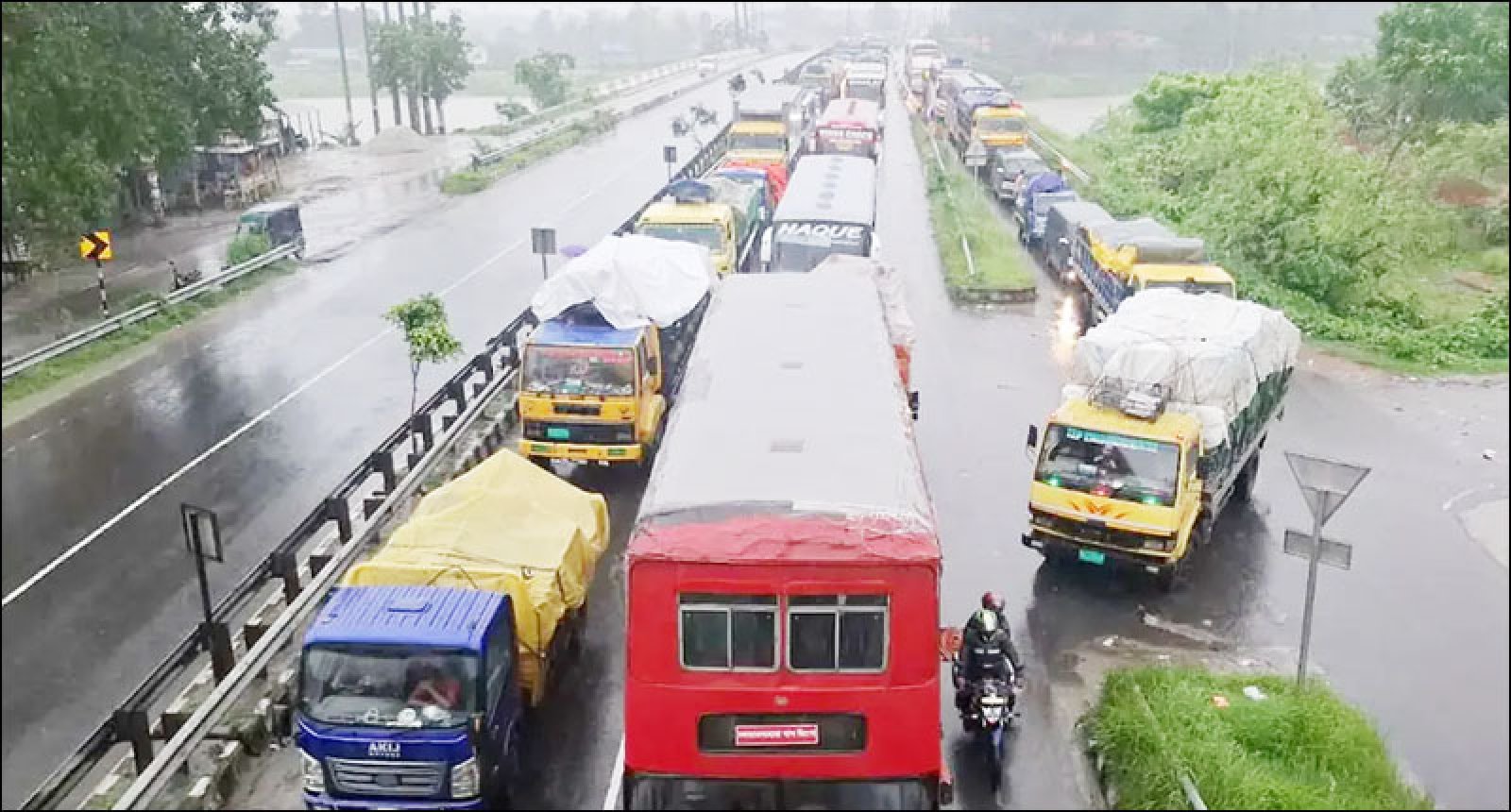 ঢাকা-টাঙ্গাইল মহাসড়কে ৬০ কিলোমিটারে দীর্ঘ যানজট