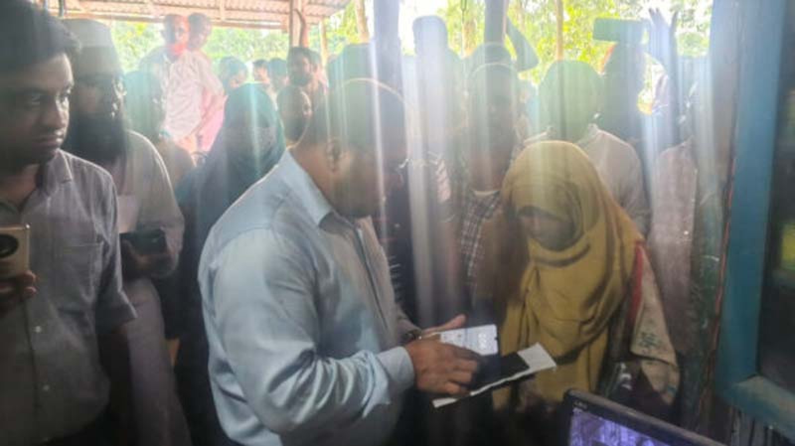 বোদায় পশুর হাটে ভ্রাম্যমাণ আদালতের অভিযান, ইজারাদারকে ৫০ হাজার টাকা জরিমানা