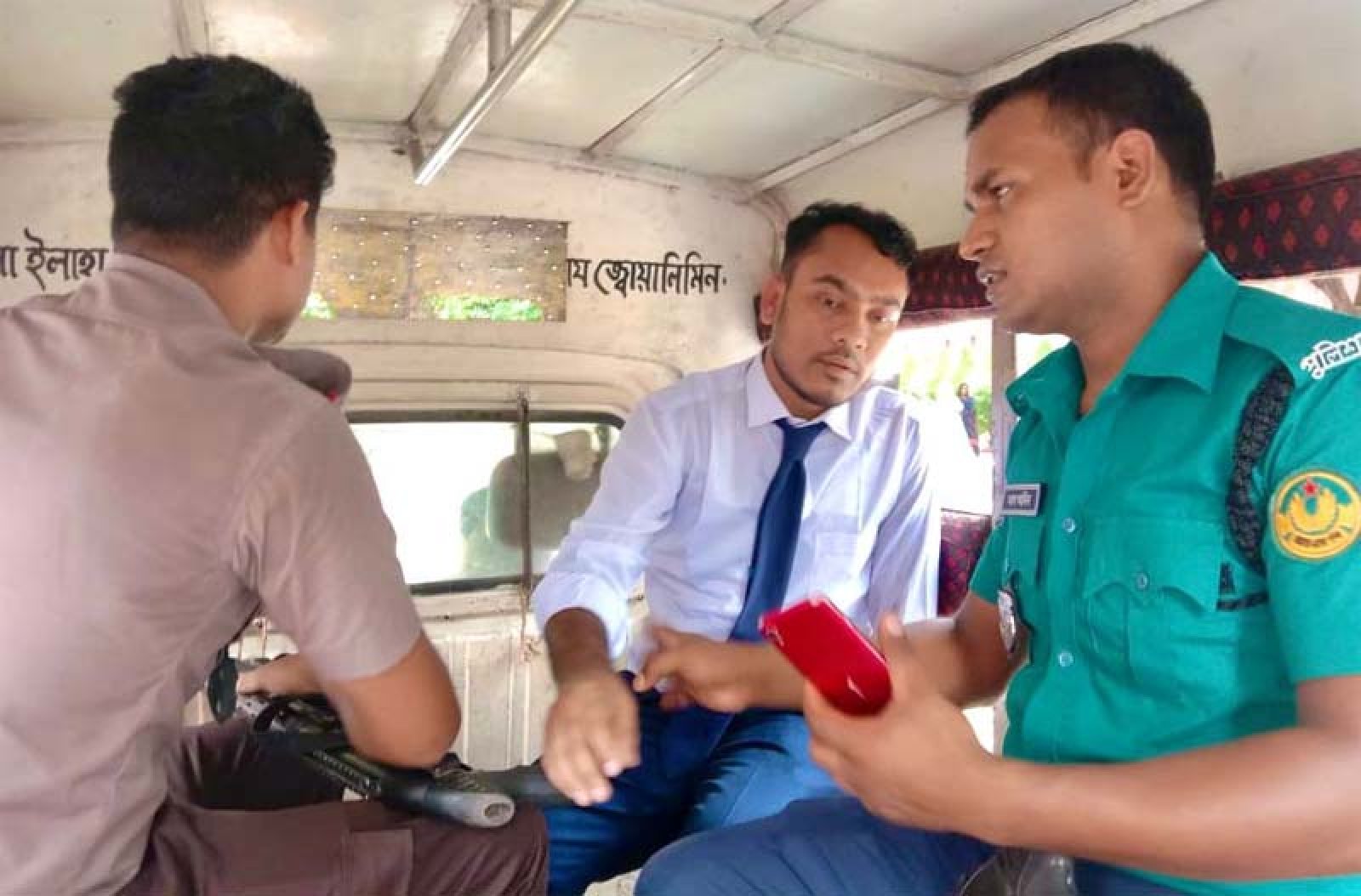 রাজশাহীতে পরীক্ষা দিতে গিয়ে ছাত্রলীগ নেতা গ্রেপ্তার