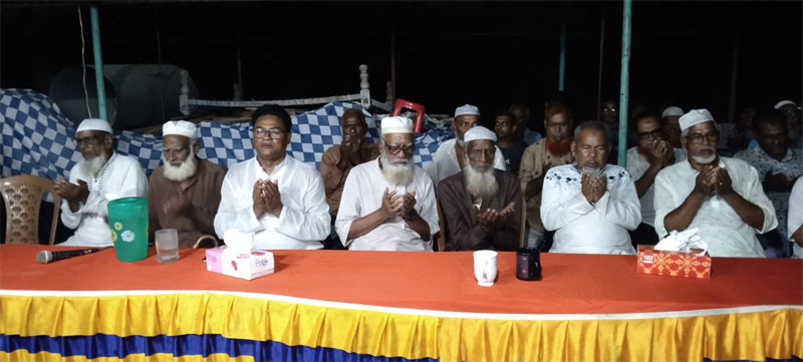 চাঁপাইনবাবগঞ্জে চেয়ারম্যান হাবিবের মতবিনিময় সভা ও মৃত্যু অ্যাডভোকেট মাইনুলের দোয়া মাহফিল অনুষ্ঠিত