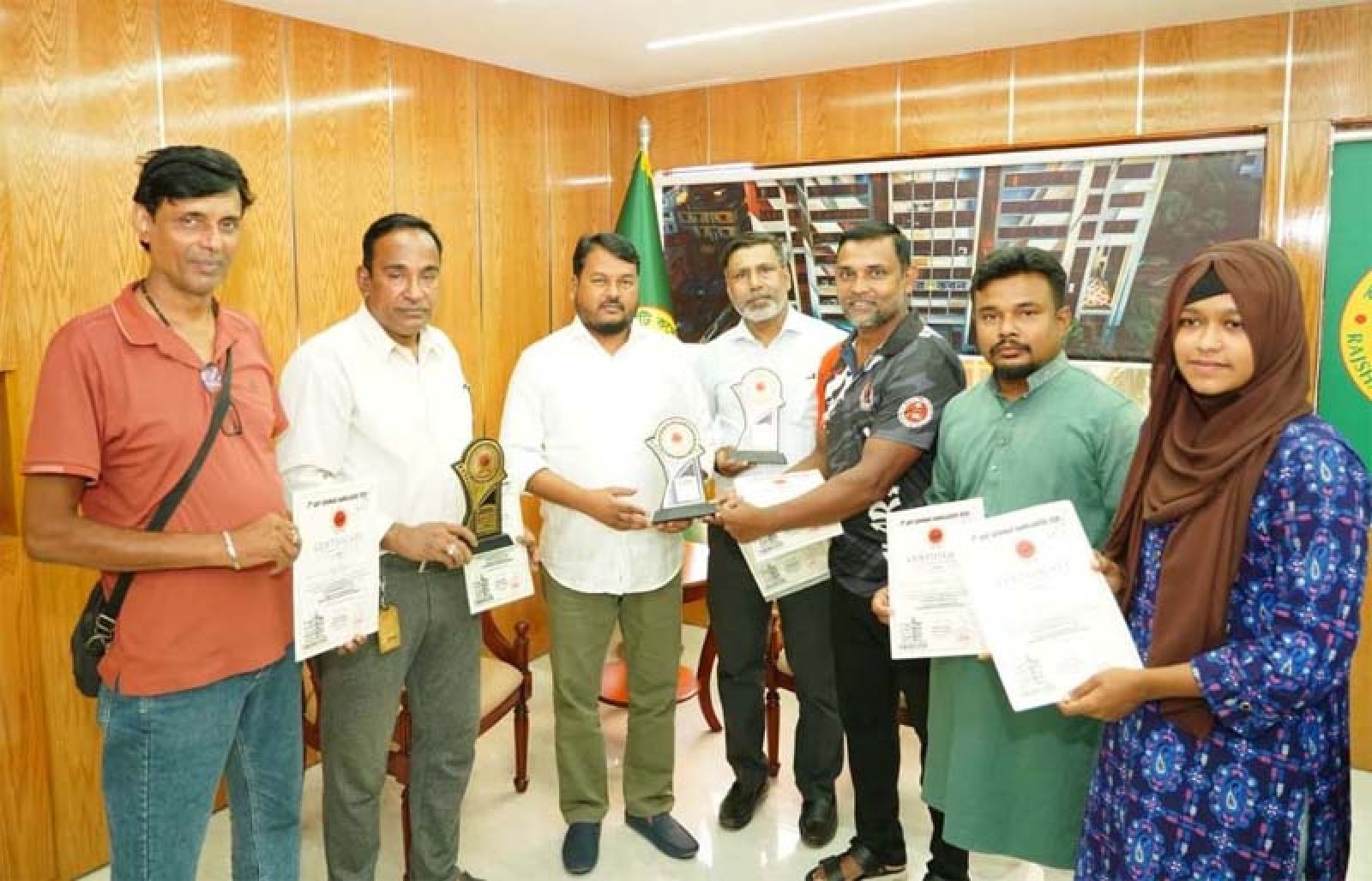 রাসিক প্রশাসকের সঙ্গে সোতোকান কারাতে  ইন্টারন্যাশনাল সেমিনারে অংশগ্রহণকারীদের সৌজন্য সাক্ষাৎ