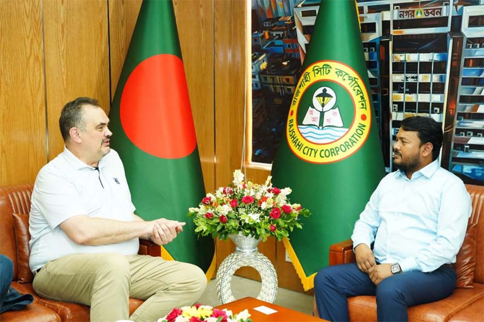 রাসিক প্রশাসকের সঙ্গে যুক্তরাষ্ট্রের রাষ্ট্রদূতের সৌজন্য সাক্ষাৎ