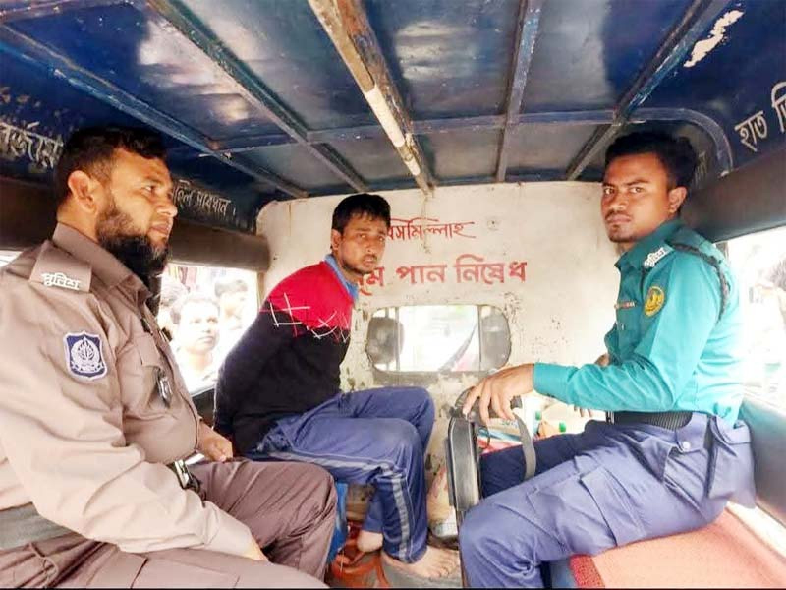 রাজশাহীতে মসজিদের দানবাক্স ভেঙে চুরির চেষ্টা, আটক ১