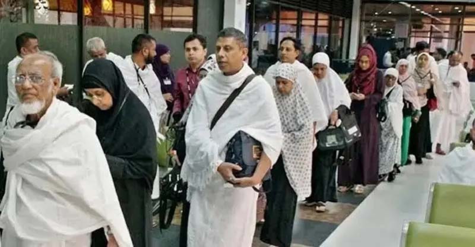 দেশে ফিরেছেন ৬৪১৬৩ হাজি