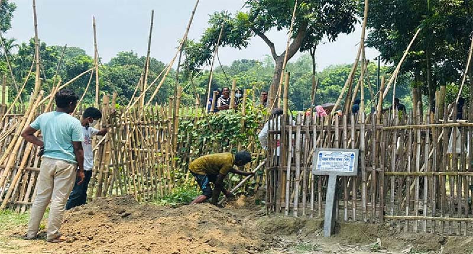 সাড়ে তিন বছরের ব্যবধানে একি ব্যাক্তির দুইবার দাফন, লাশ নিয়ে ধুম্রজাল