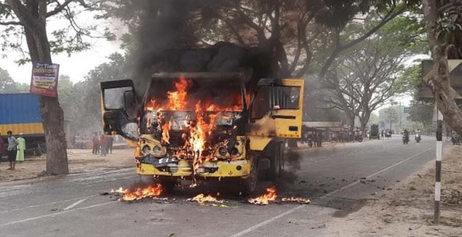 রাজশাহীতে ট্রাকের চাপায় পিষ্ট হয়ে  চাচা-ভাতিজার মর্মান্তিক মৃত্যু