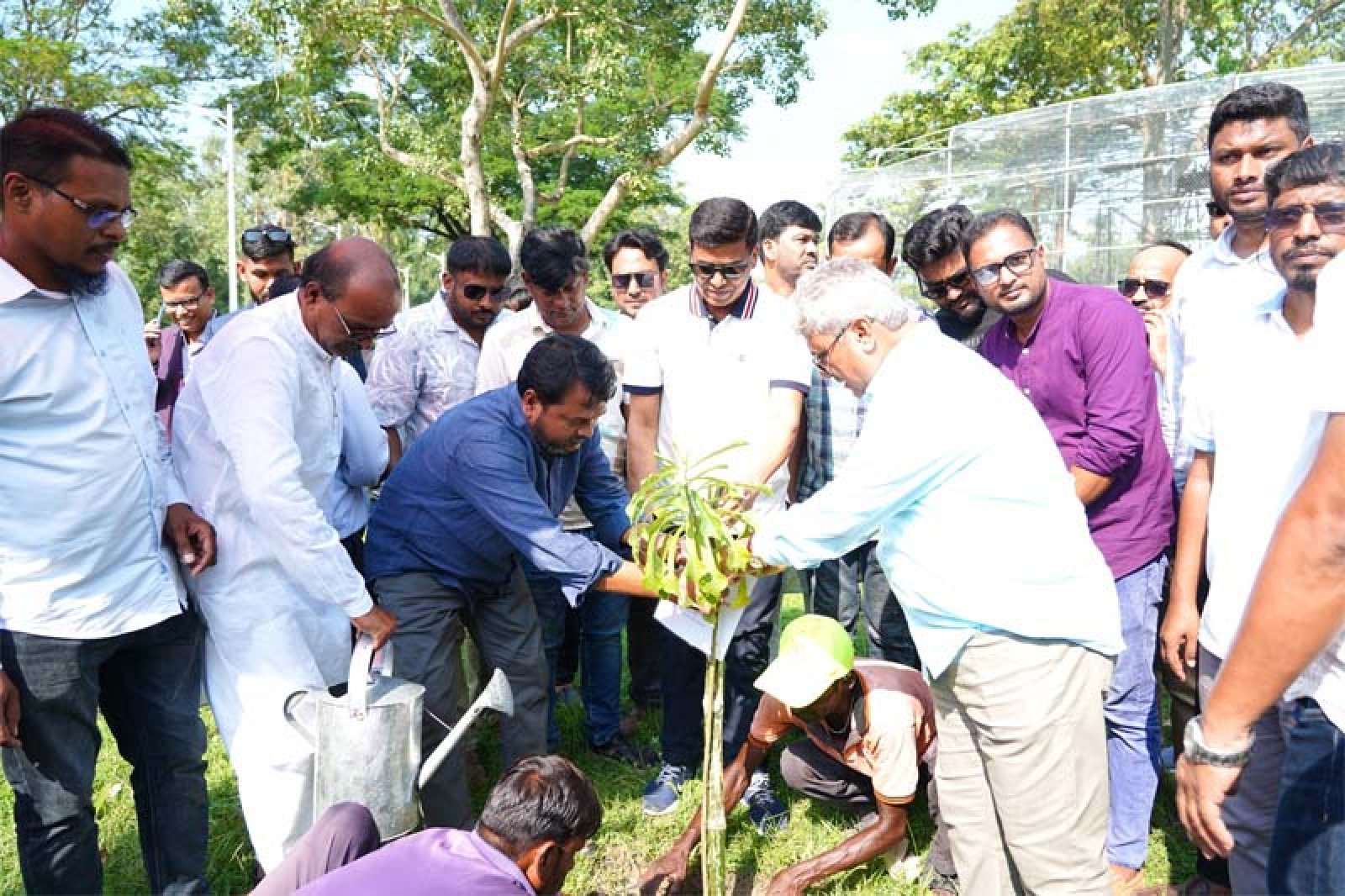রাজশাহীতে পানি সম্পদ প্রতিমন্ত্রীর বৃক্ষরোপণ -বারনই ও পদ্মা নদীভাঙন এলাকা পরিদর্শন