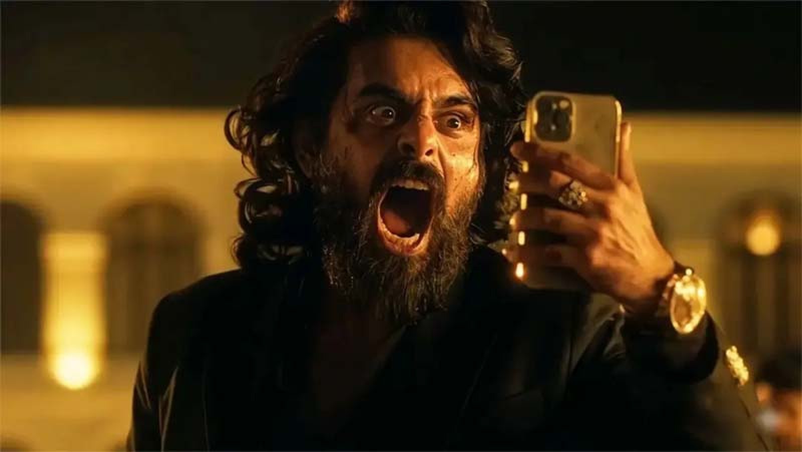 আয় ধরে রেখেছে সিয়ামের ‘রাক্ষস’